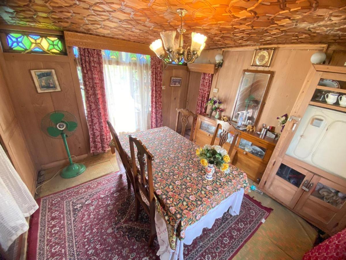 The Flostel Srinagar Exterior foto